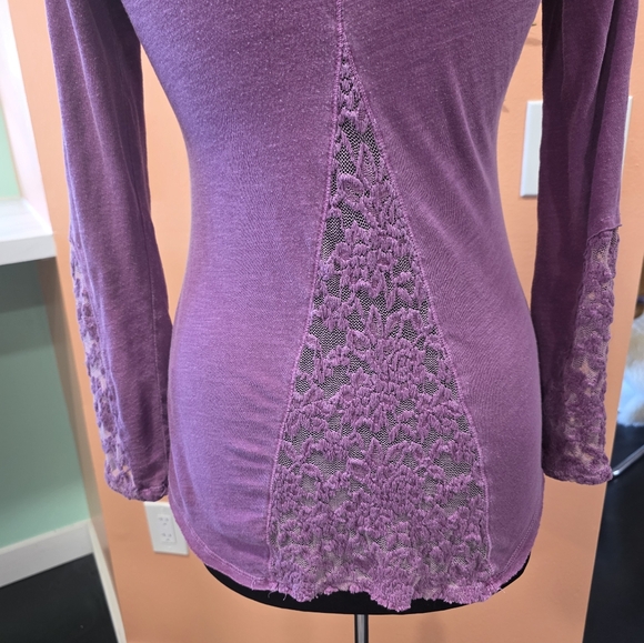 Elena Henley Vintage Arizona S Purple Long Sleeve Tee Fitted Lace Cuff Top TVD - Picture 8 of 16